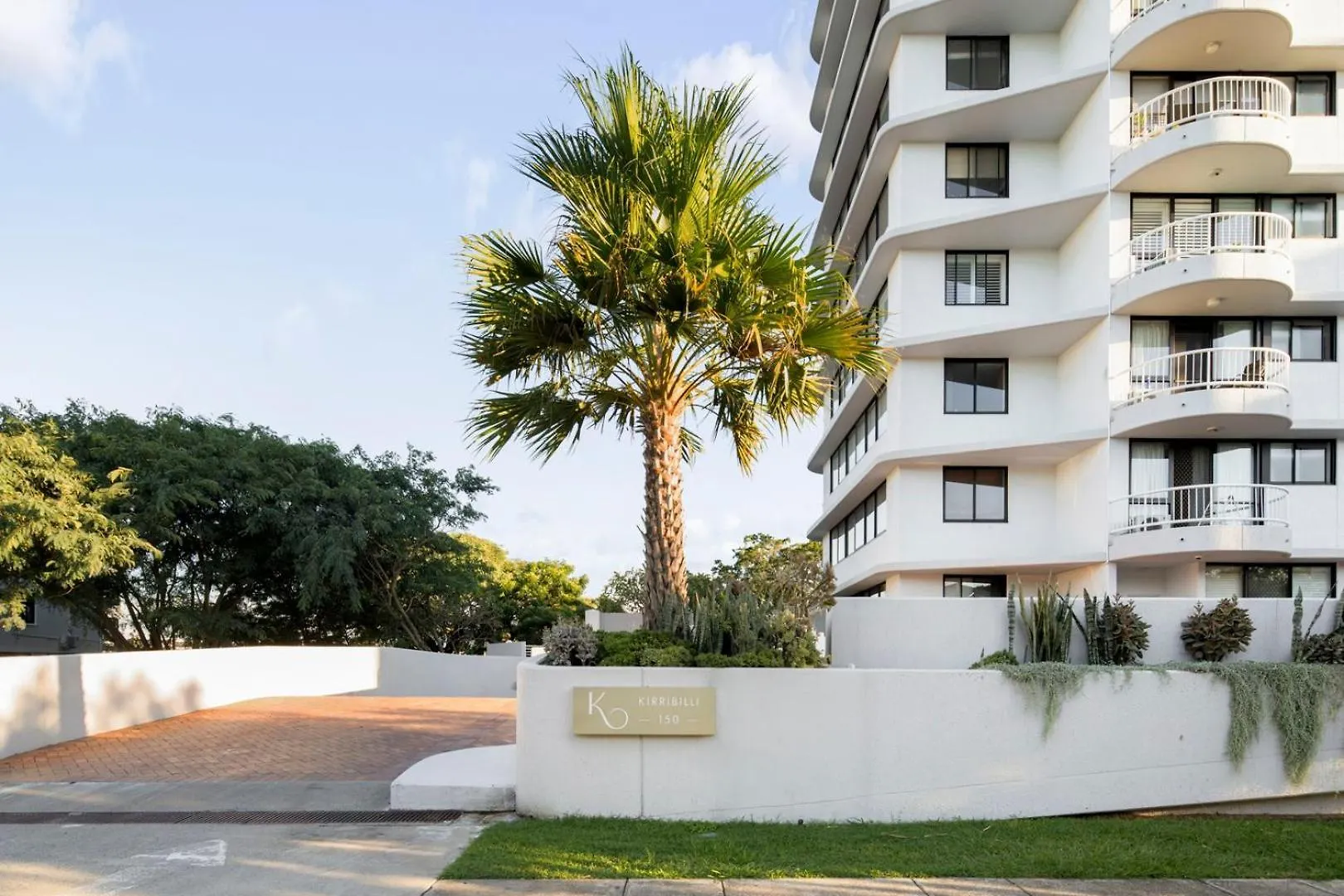Kirribilli Apartments contacts