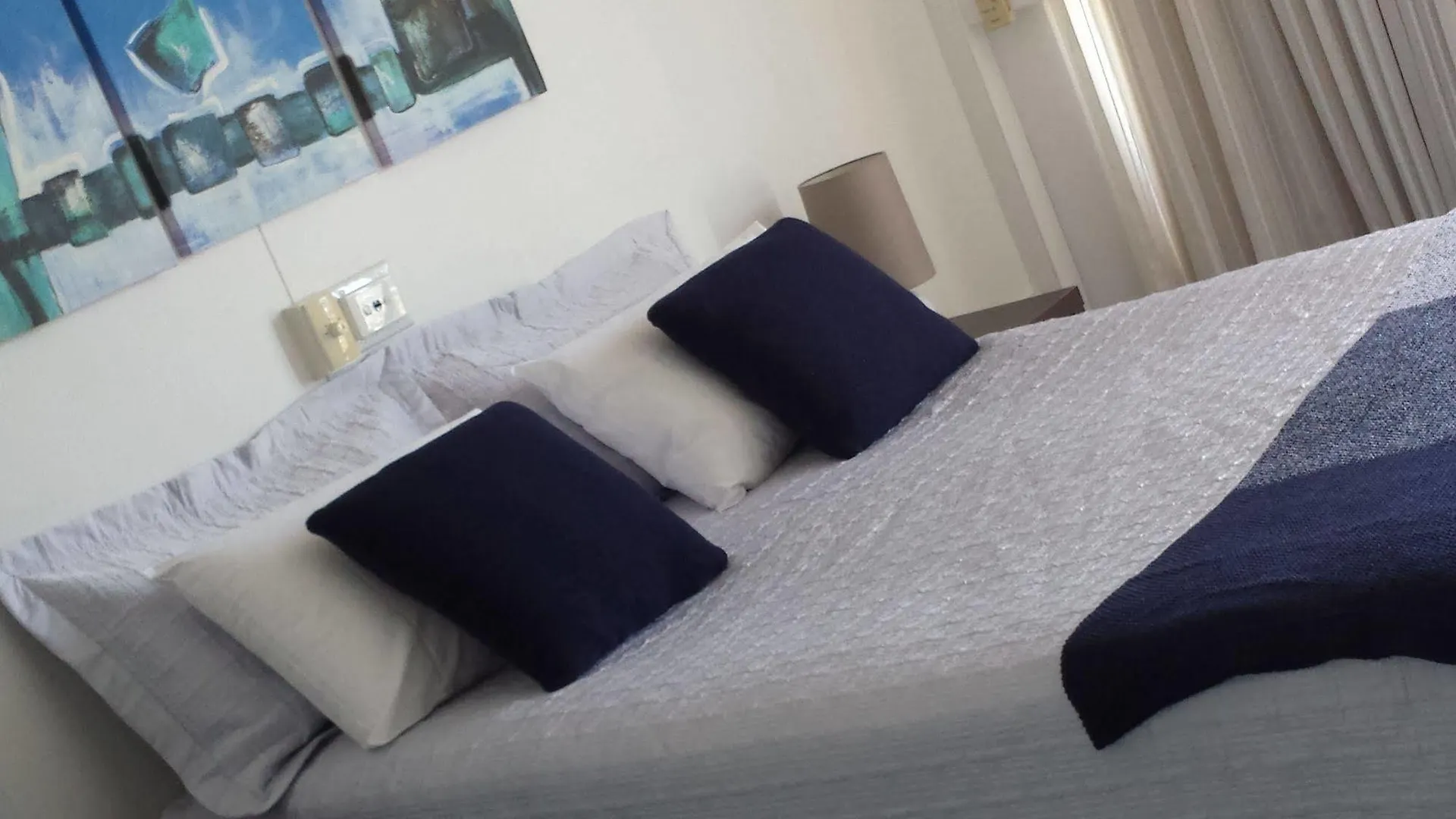 *** Aparthotel Kirribilli Apartments Brisbane Australia